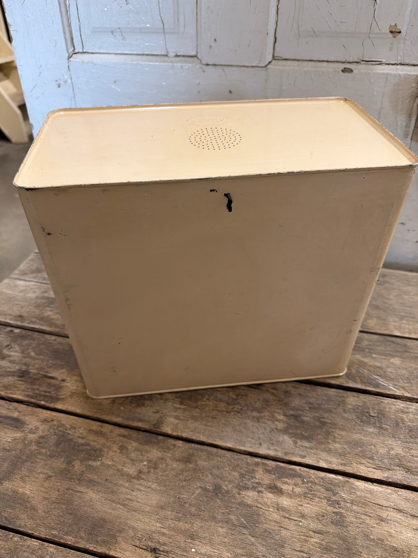 BREAD BOX