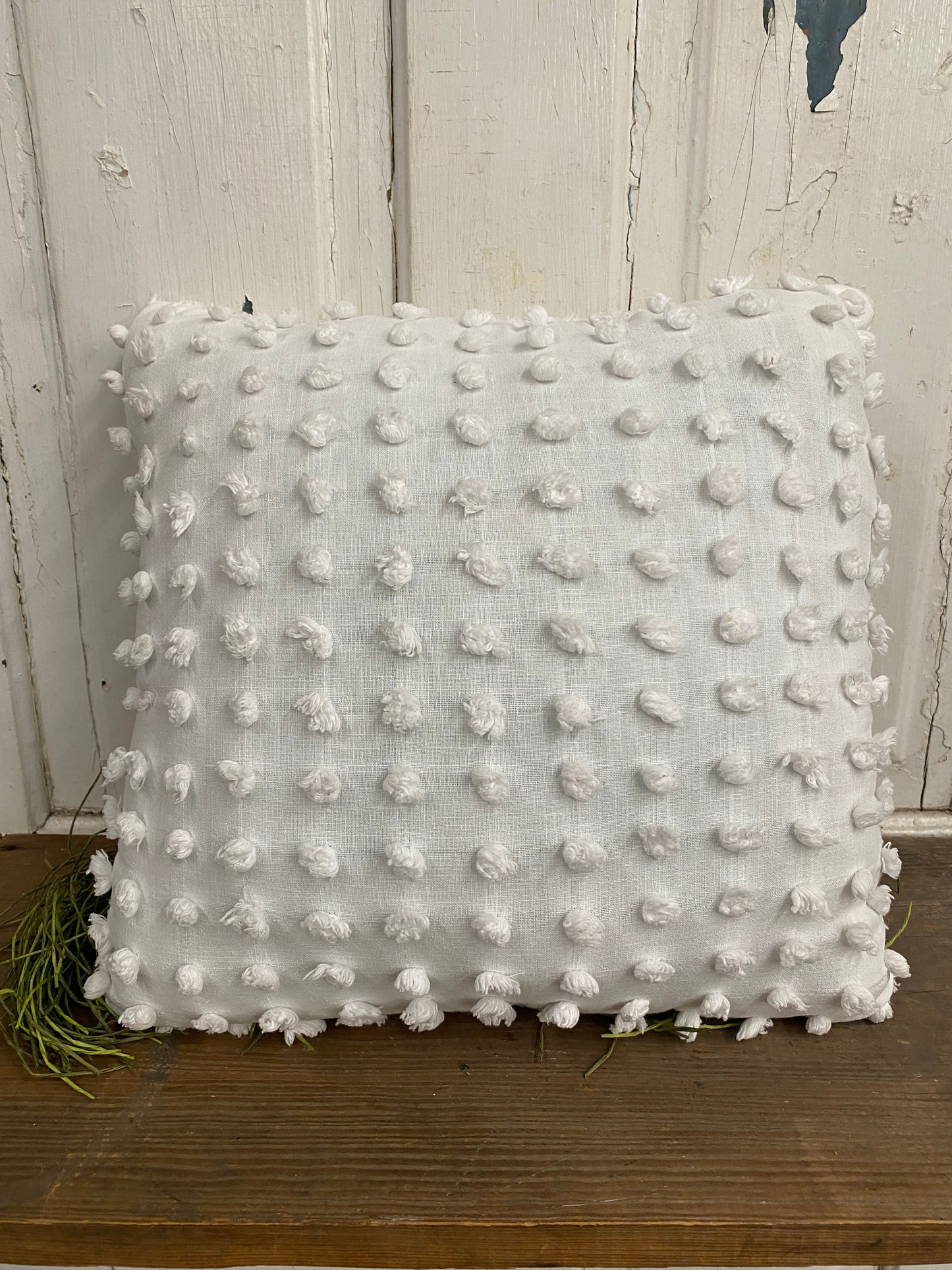 WHITE CHENILLE SQUARE