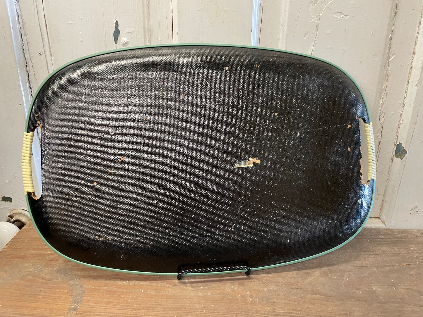 GREEN TRAY WITH FLOWERS