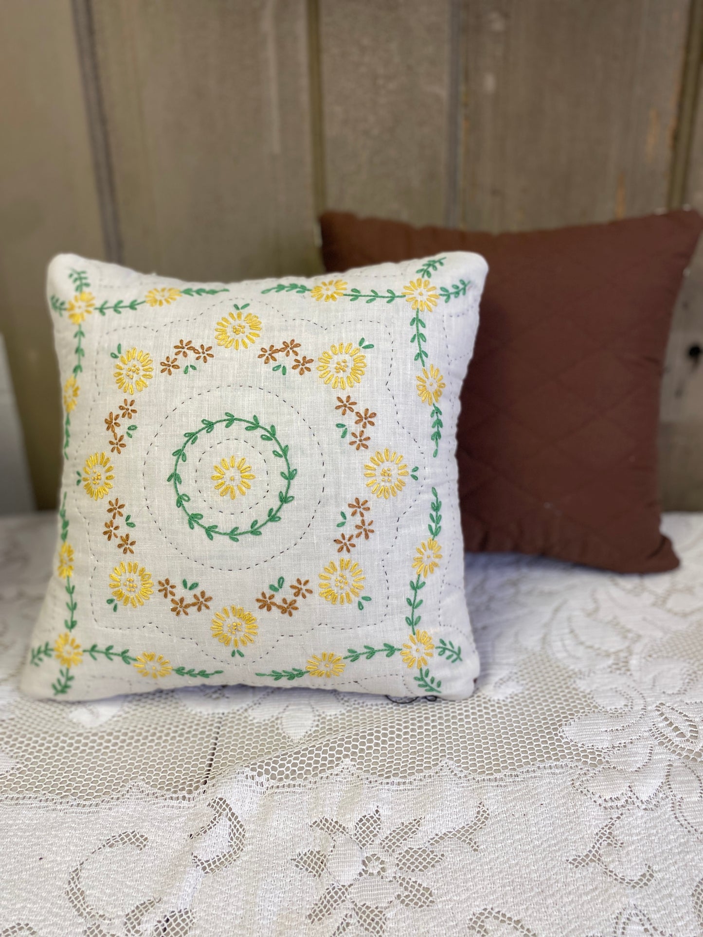 CIRCLE EMBROIDERED PILLOW