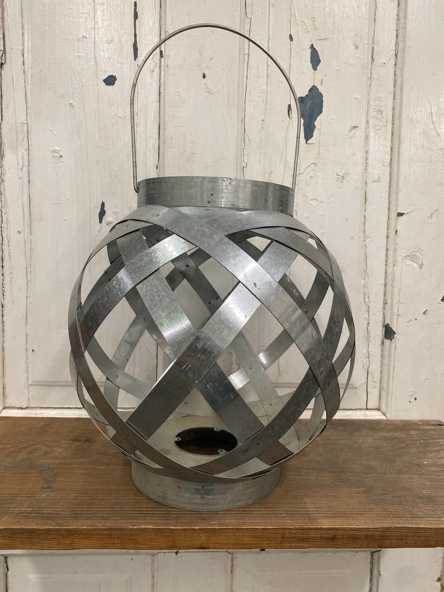 METAL HANGING LANTERN