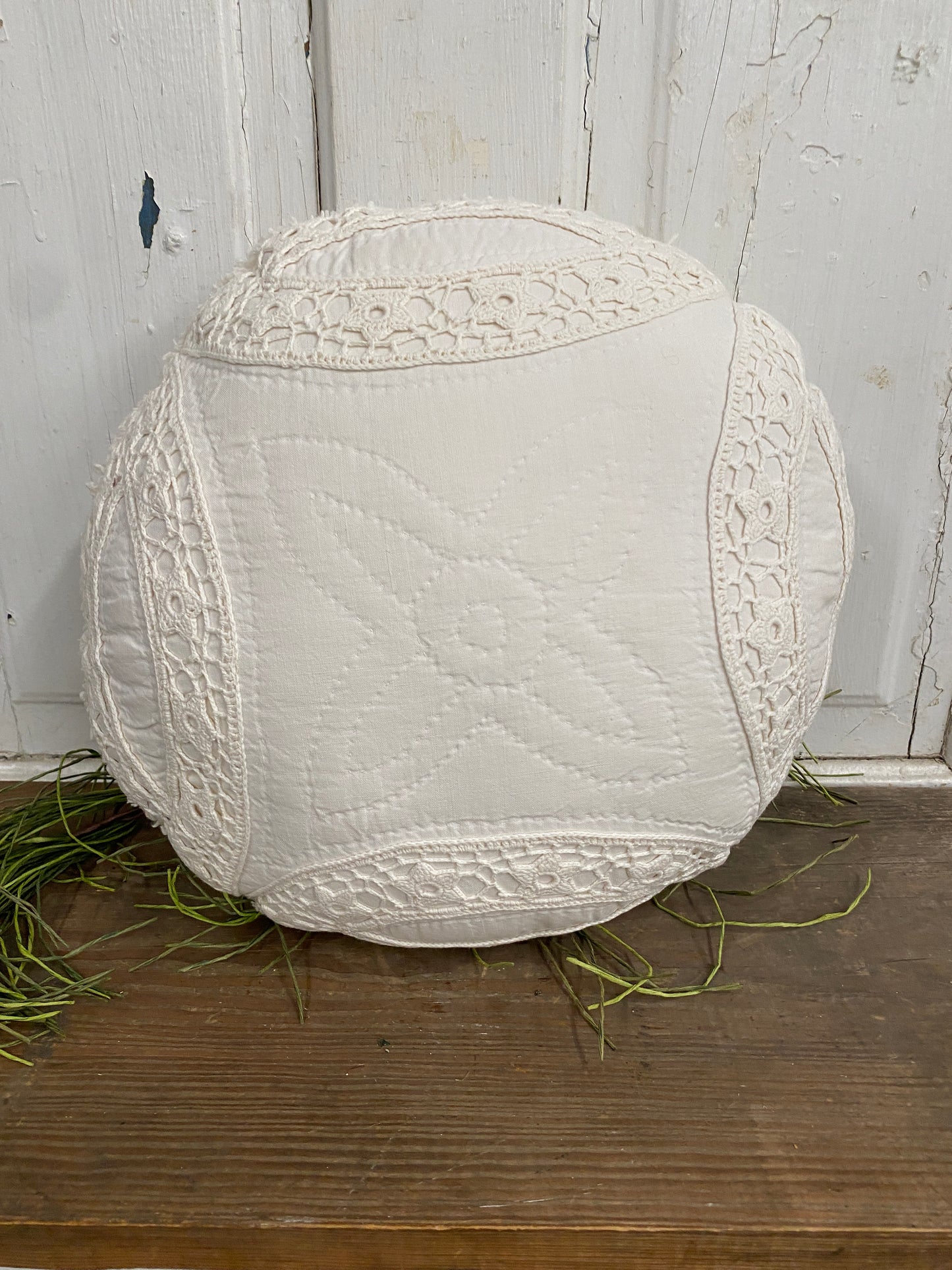 CREAM LACE ROUND