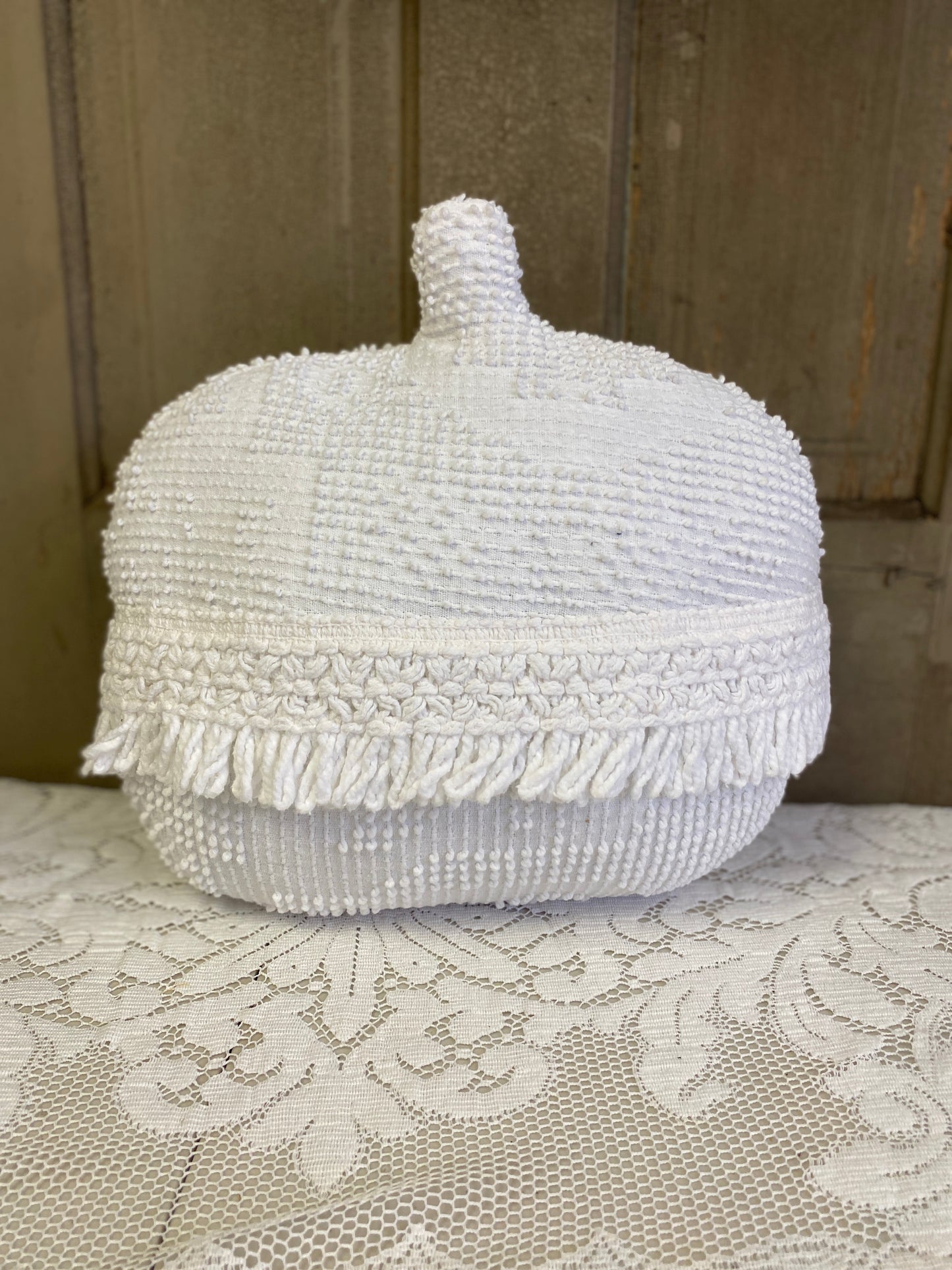 WHITE FRINGE PUMPKIN