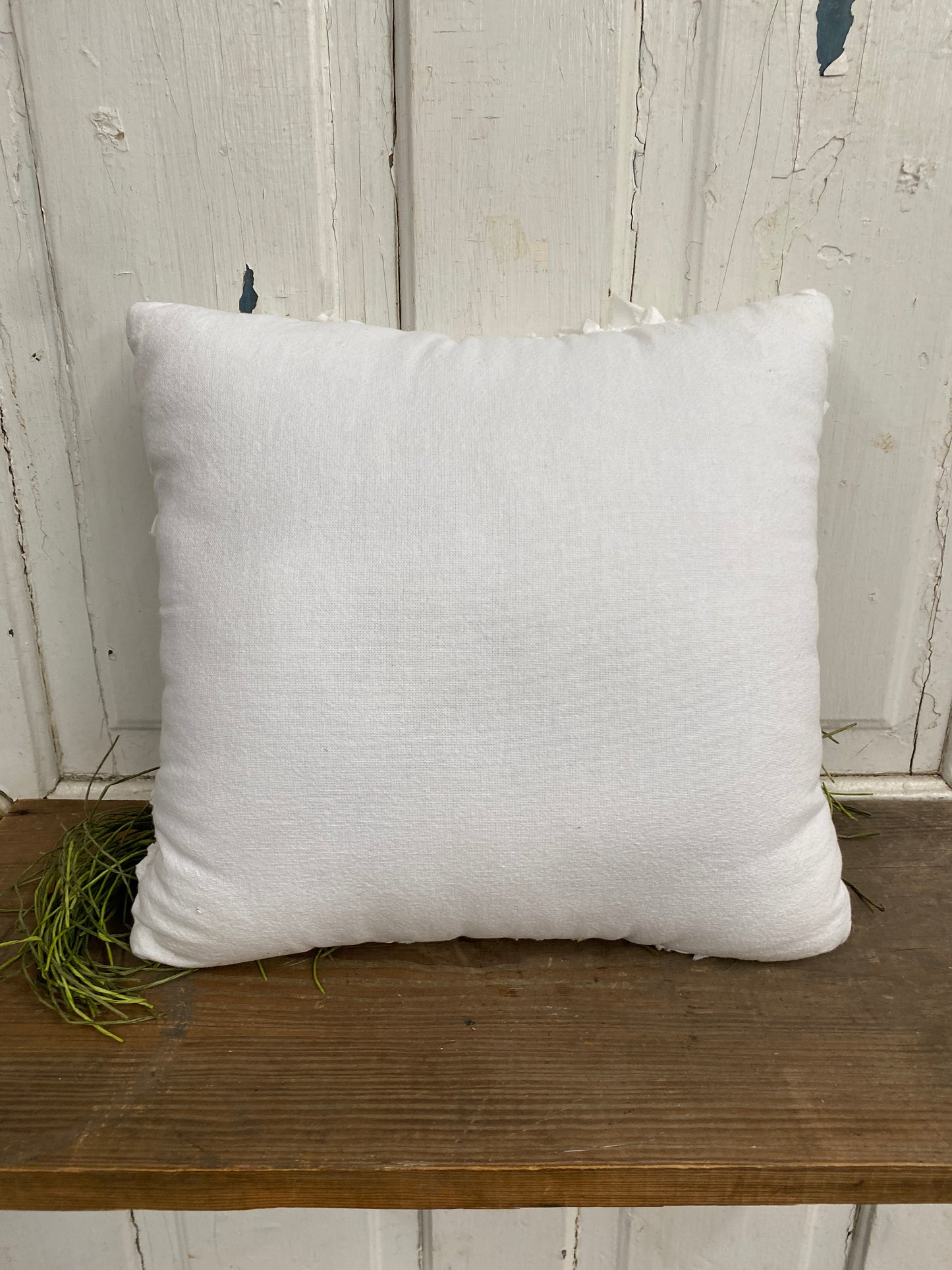 WHITE RUFFLE