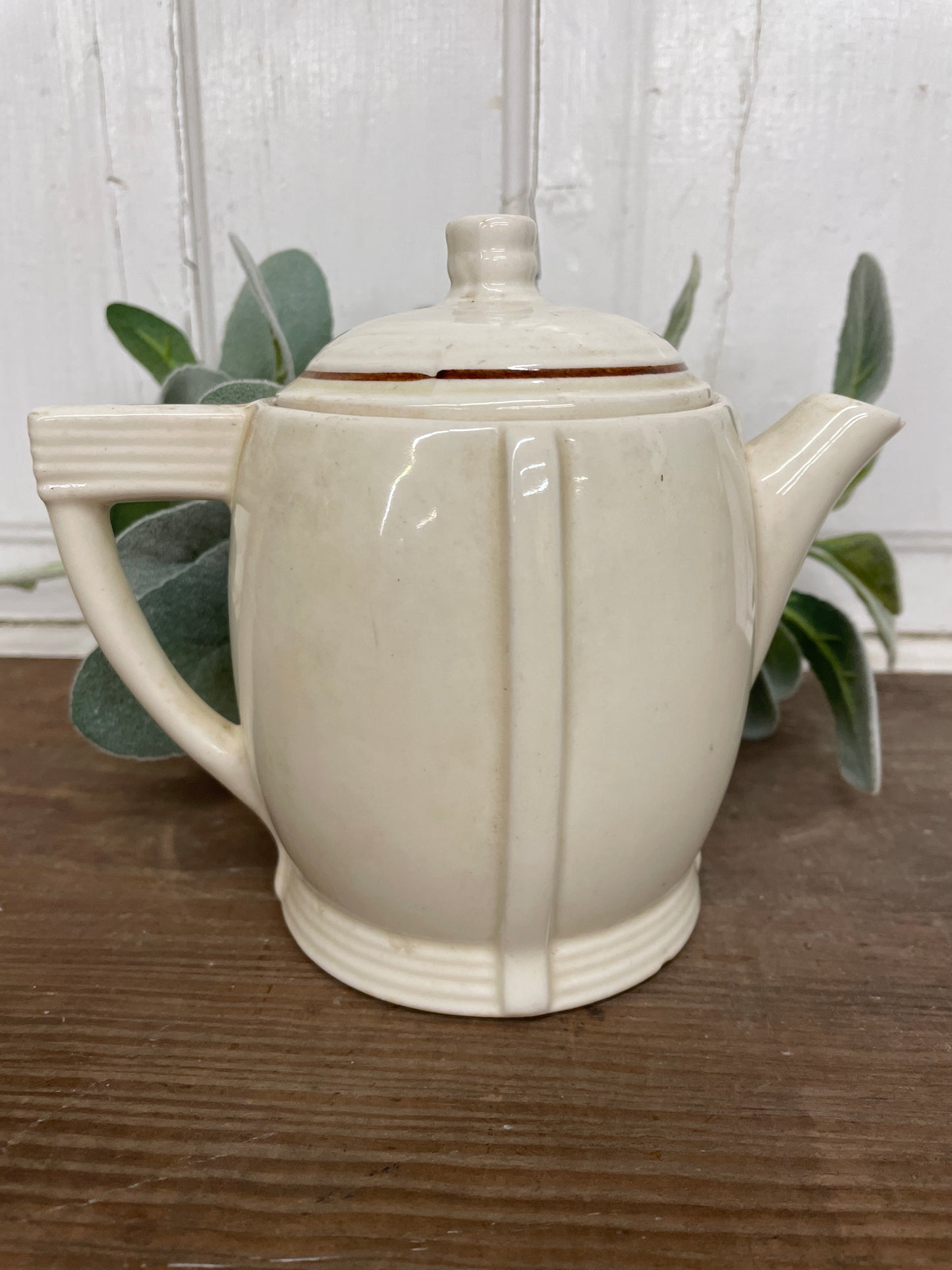 WHITE FLORAL TEA POT