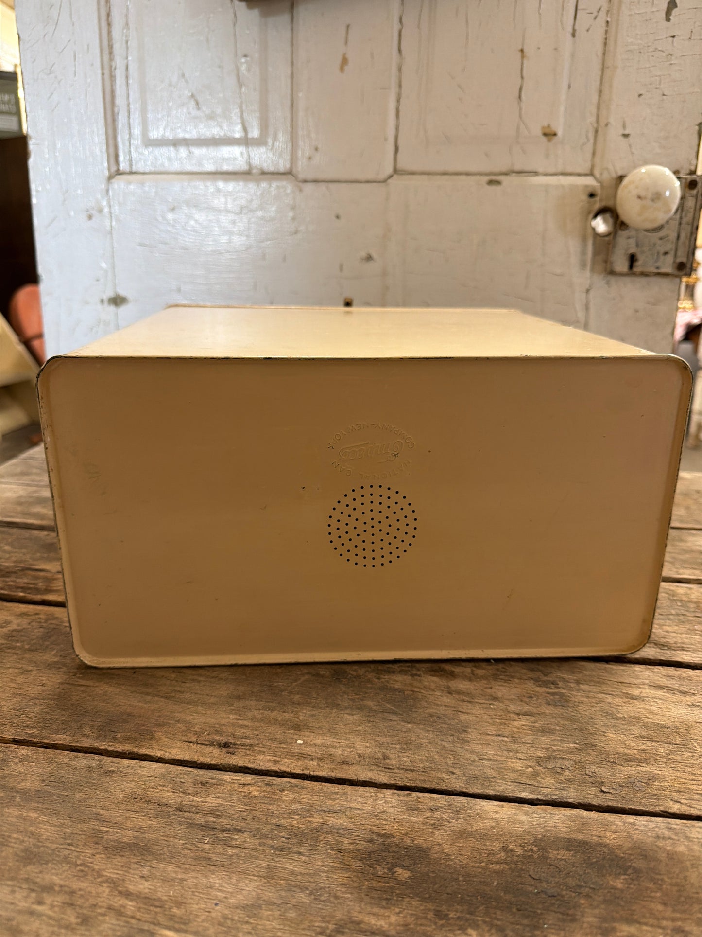 ￼BREAD BOX