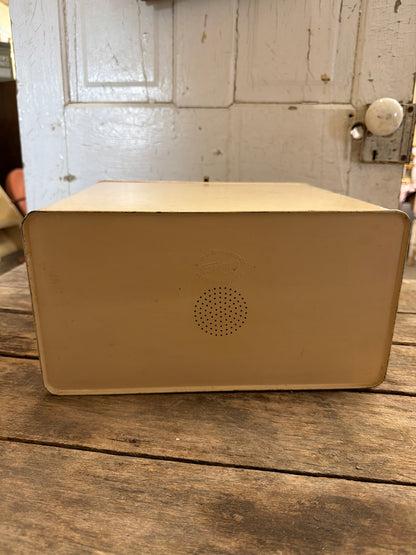 ￼BREAD BOX
