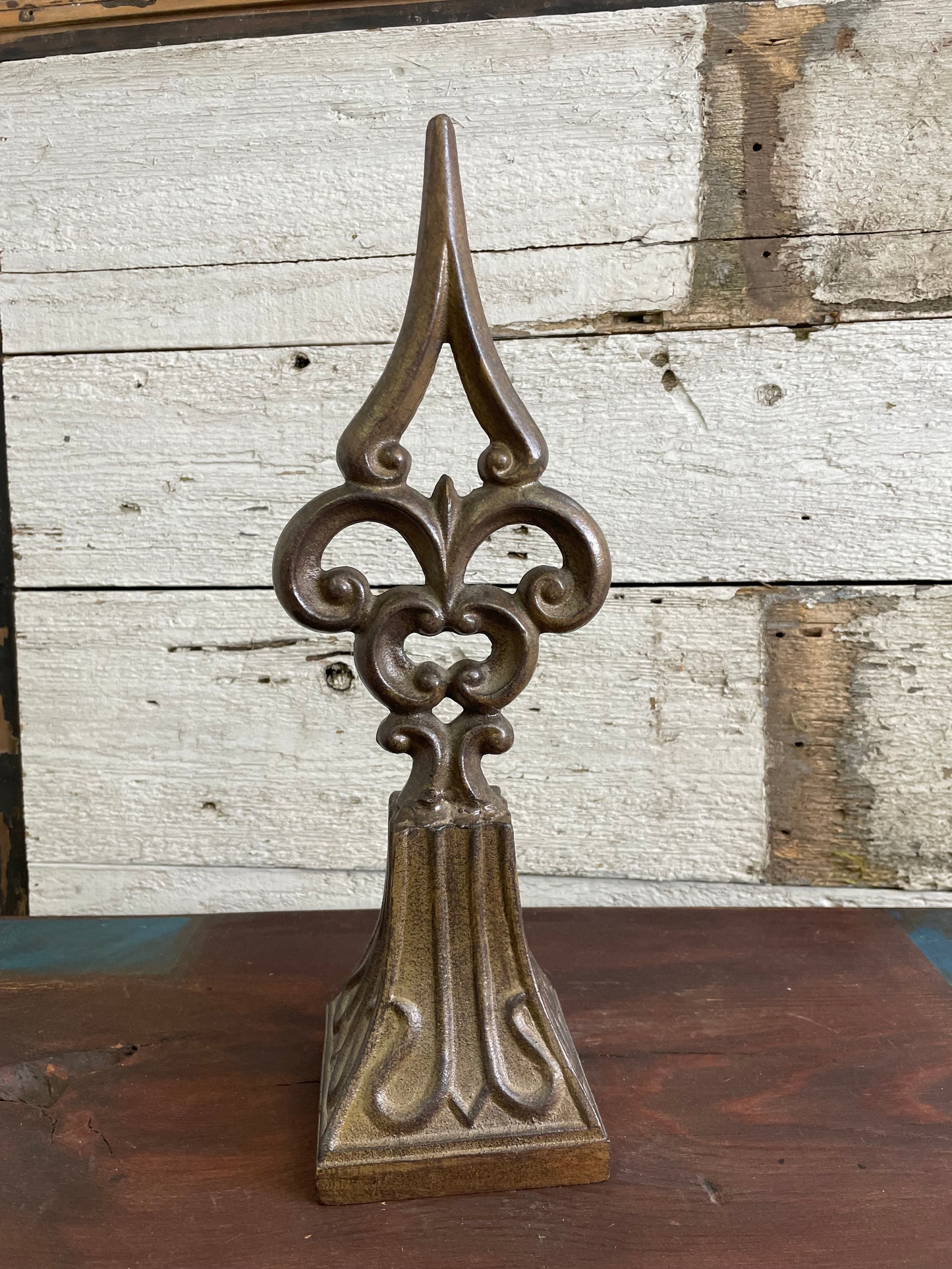 CAST IRON FLEUR DE LIS