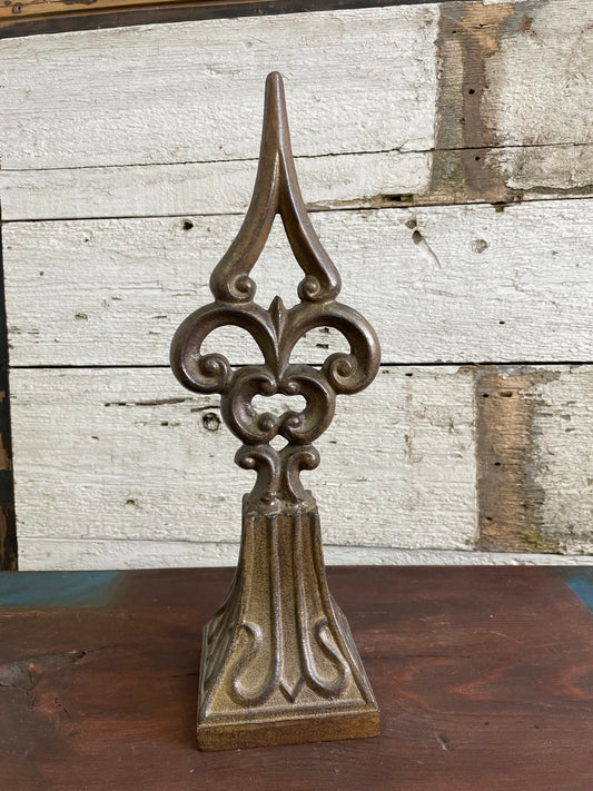 CAST IRON FLEUR DE LIS