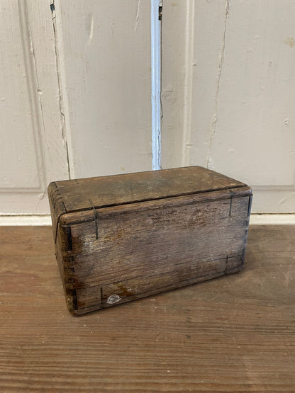 FOLDING SEWING ATTACHMENTS BOX