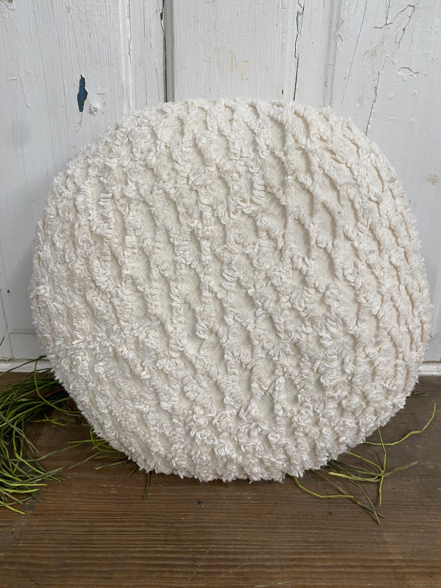 CREAM LACE ROUND