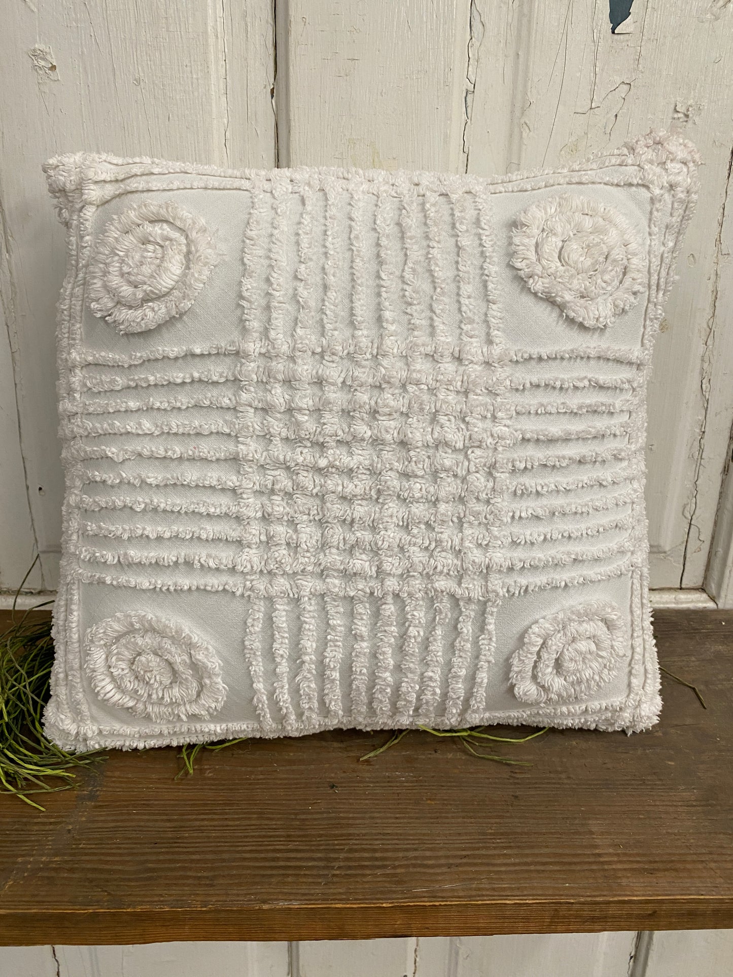 WHITE CHENILLE SQUARE