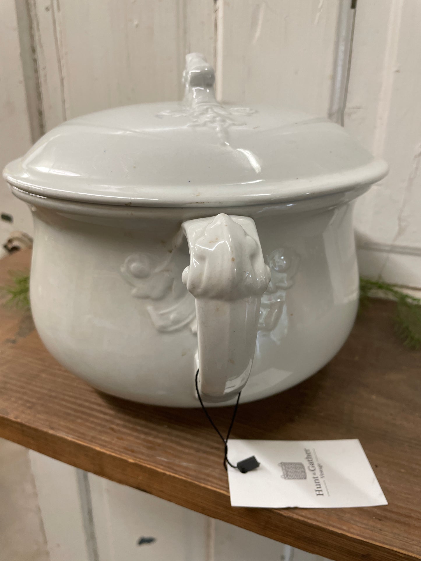 IRONSTONE CHAMBER POT W/LID