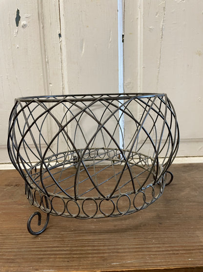ROUND METAL BASKET