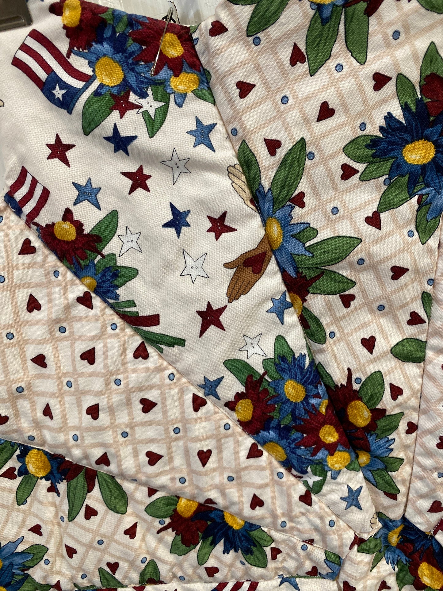 PATRIOTIC TABLE TOPPER