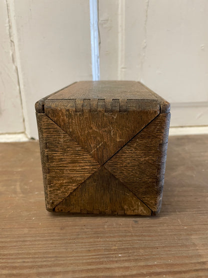 FOLDING SEWING ATTACHMENTS BOX