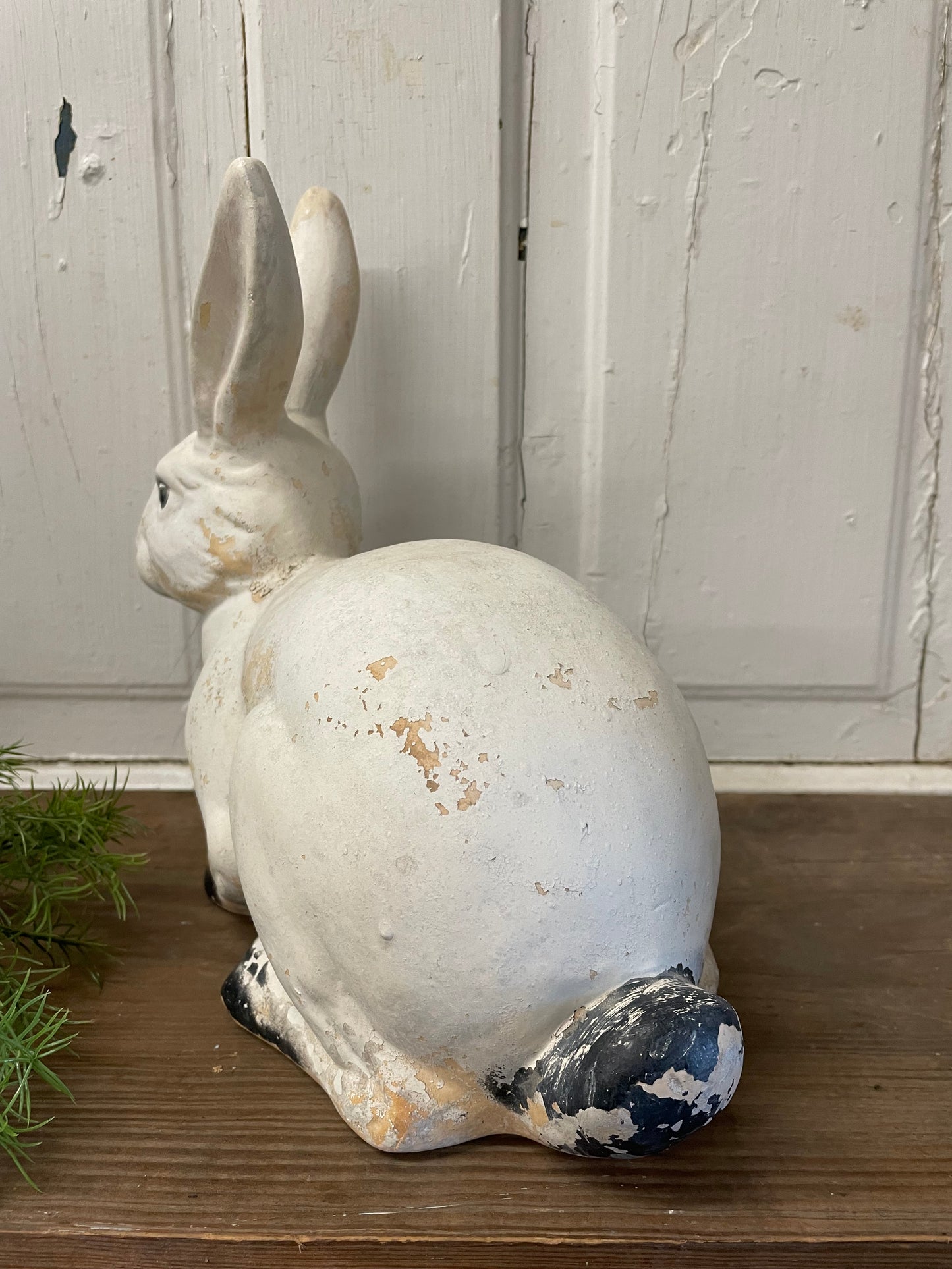 WHITE BUNNY STATUE