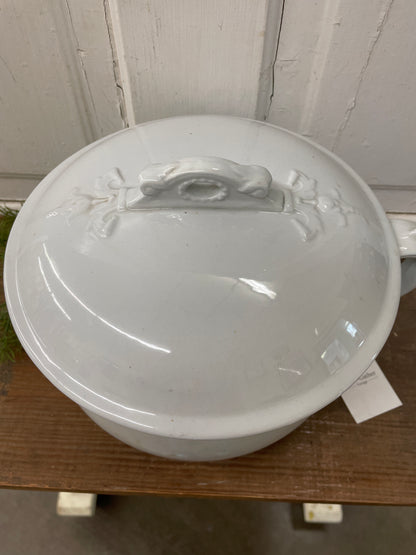 IRONSTONE CHAMBER POT W/LID