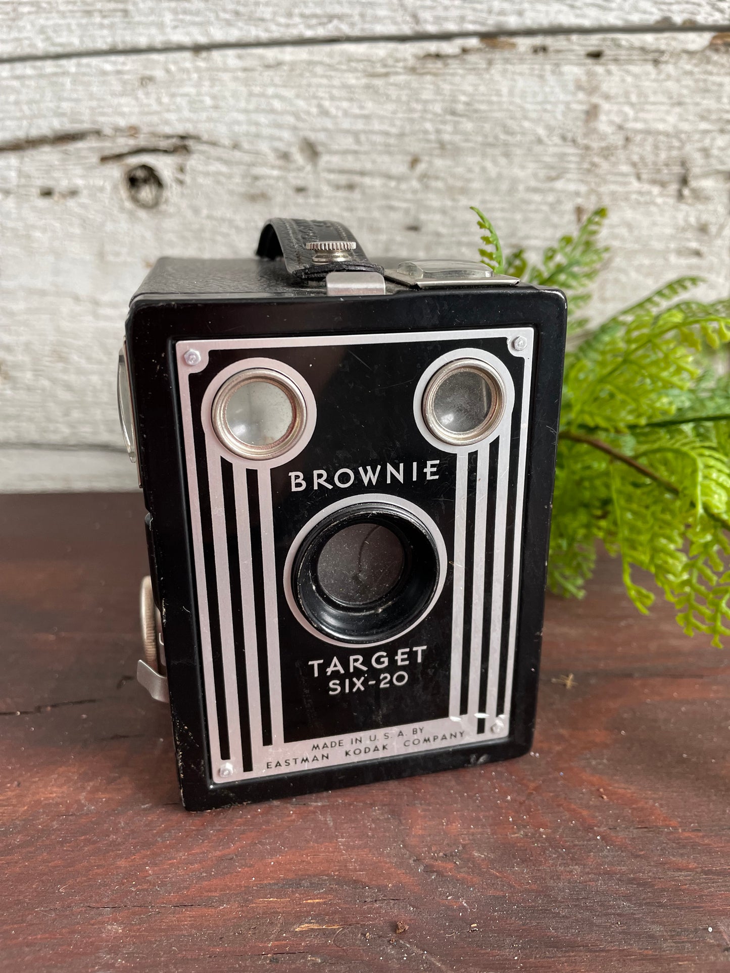VINTAGE BROWNIE CAMERA