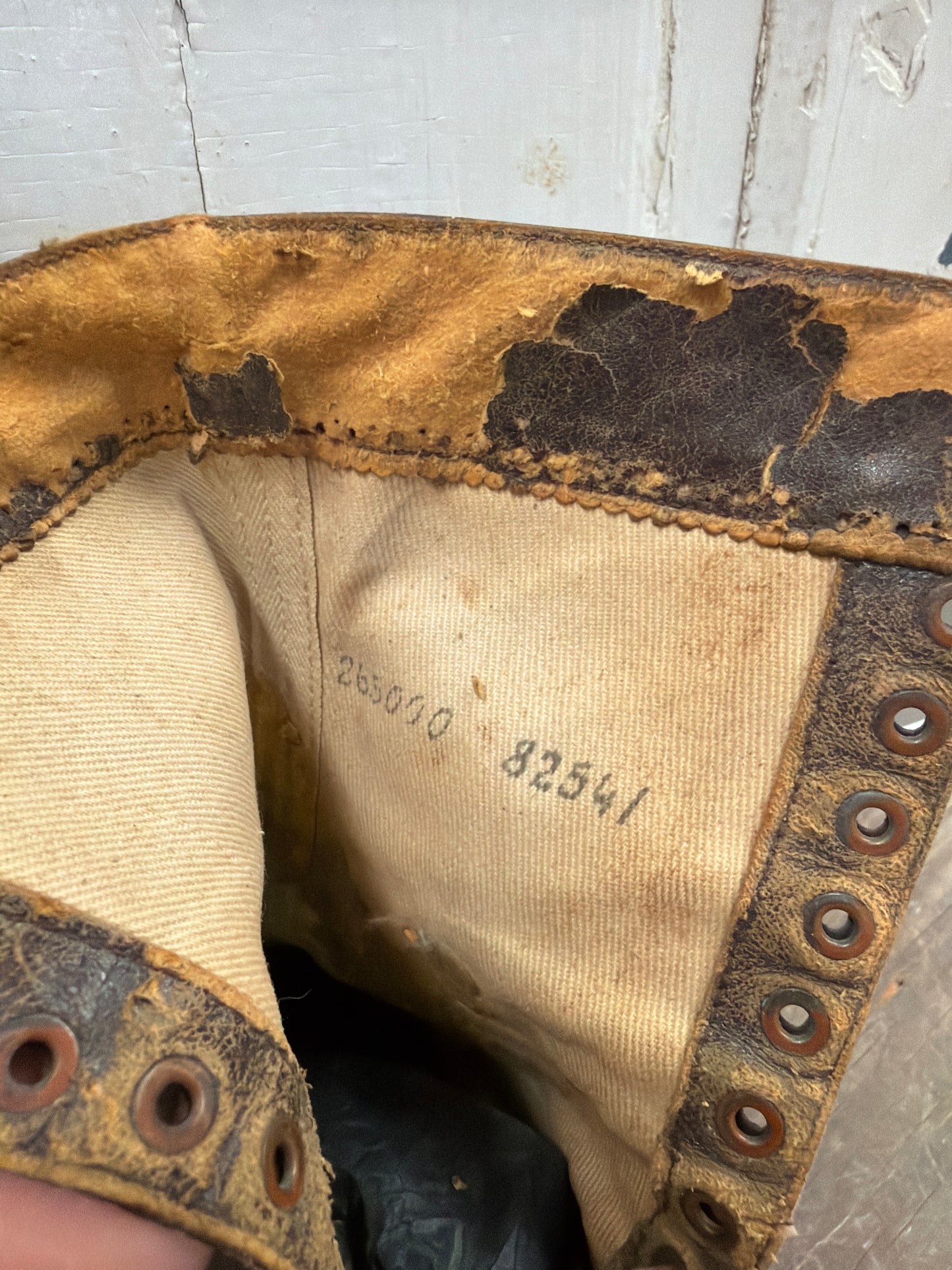 VINTAGE LEATHER SHOE