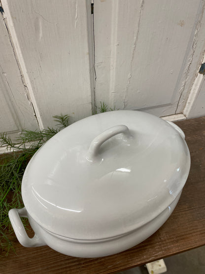 IRONSTONE COVERED DISH MEAKIN