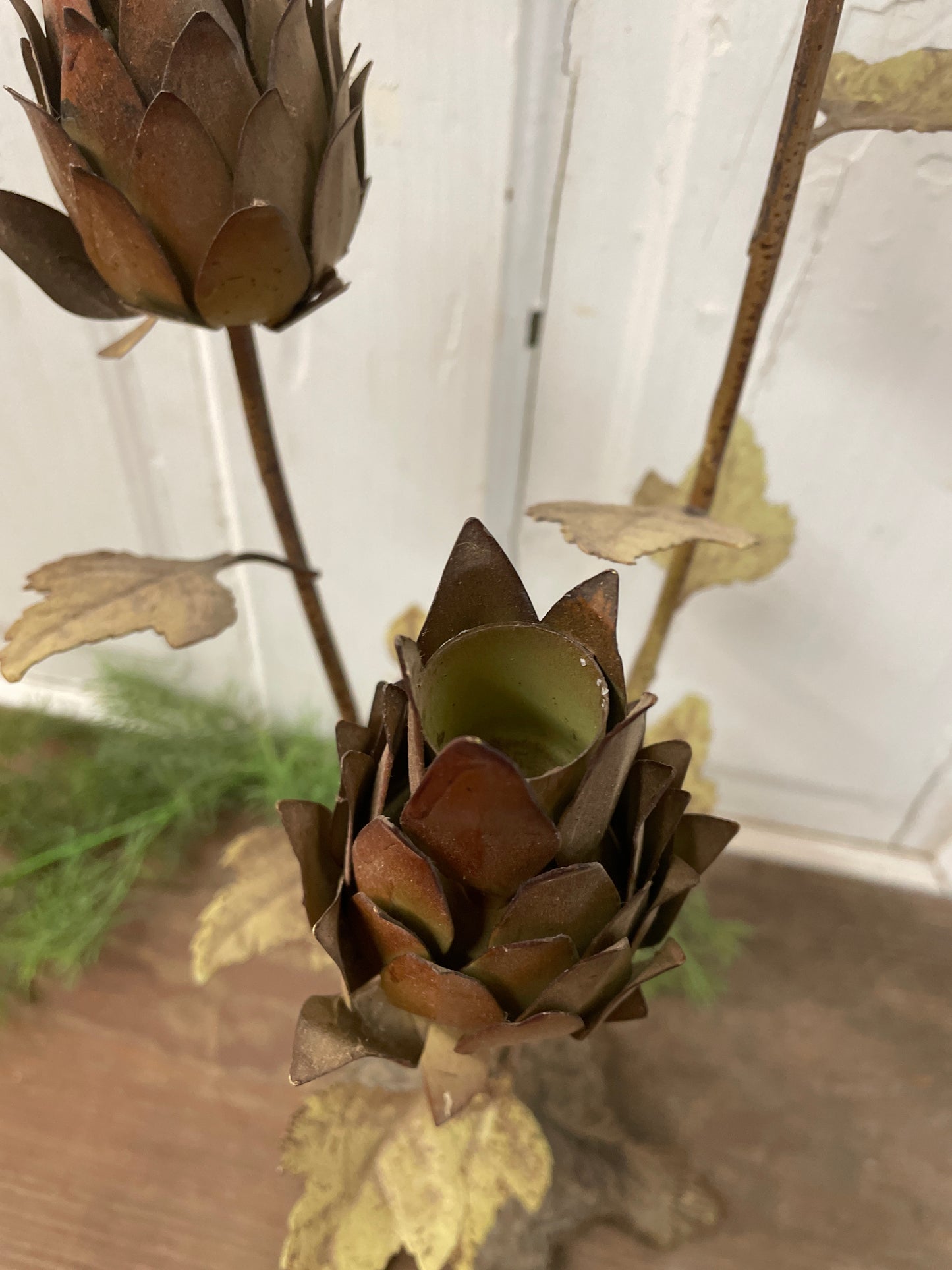 METAL FLOWERS CANDLE HOLDER