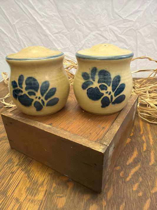 Folk art, salt, and pepper shaker set
