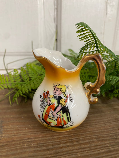GOLD AND WHITE CREAMER