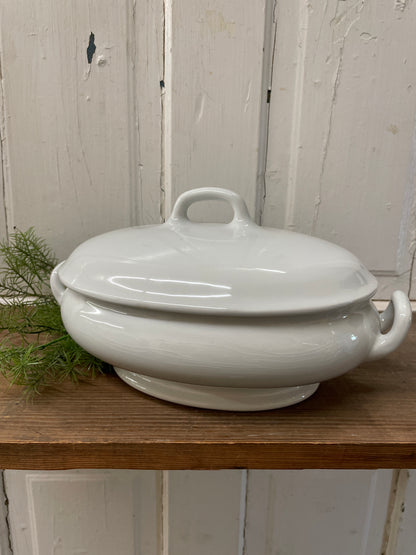 IRONSTONE COVERED DISH MEAKIN