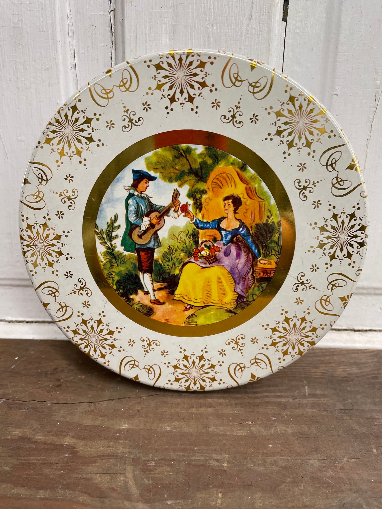 VICTORIAN SCENE TIN