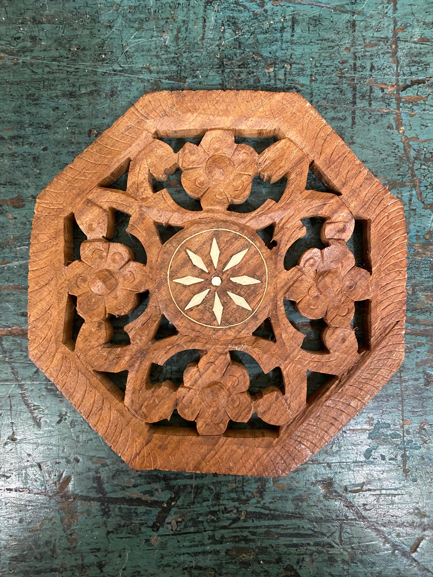 WOOD CARVED TRIVET