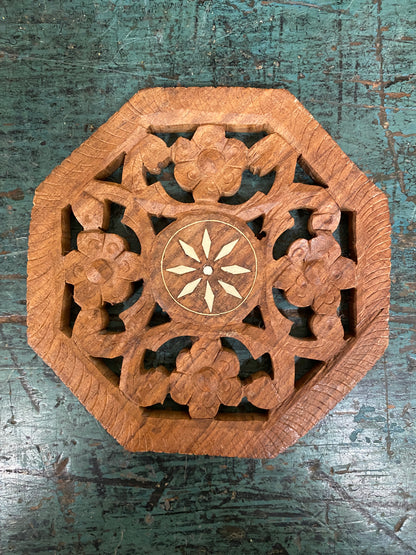 WOOD CARVED TRIVET