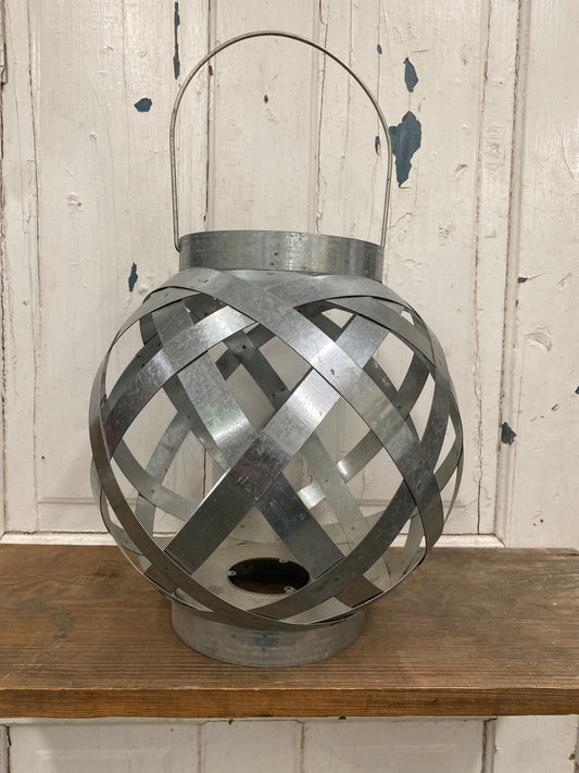 METAL HANGING LANTERN