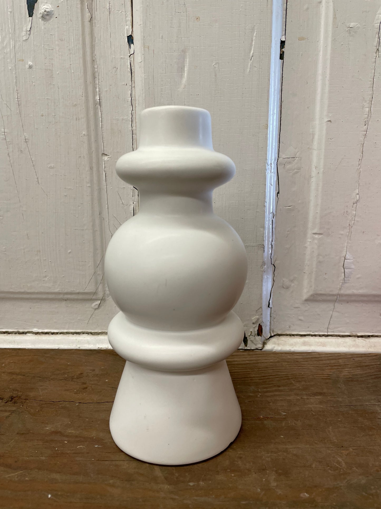 WHITE CERAMIC CANDLE HOLDER