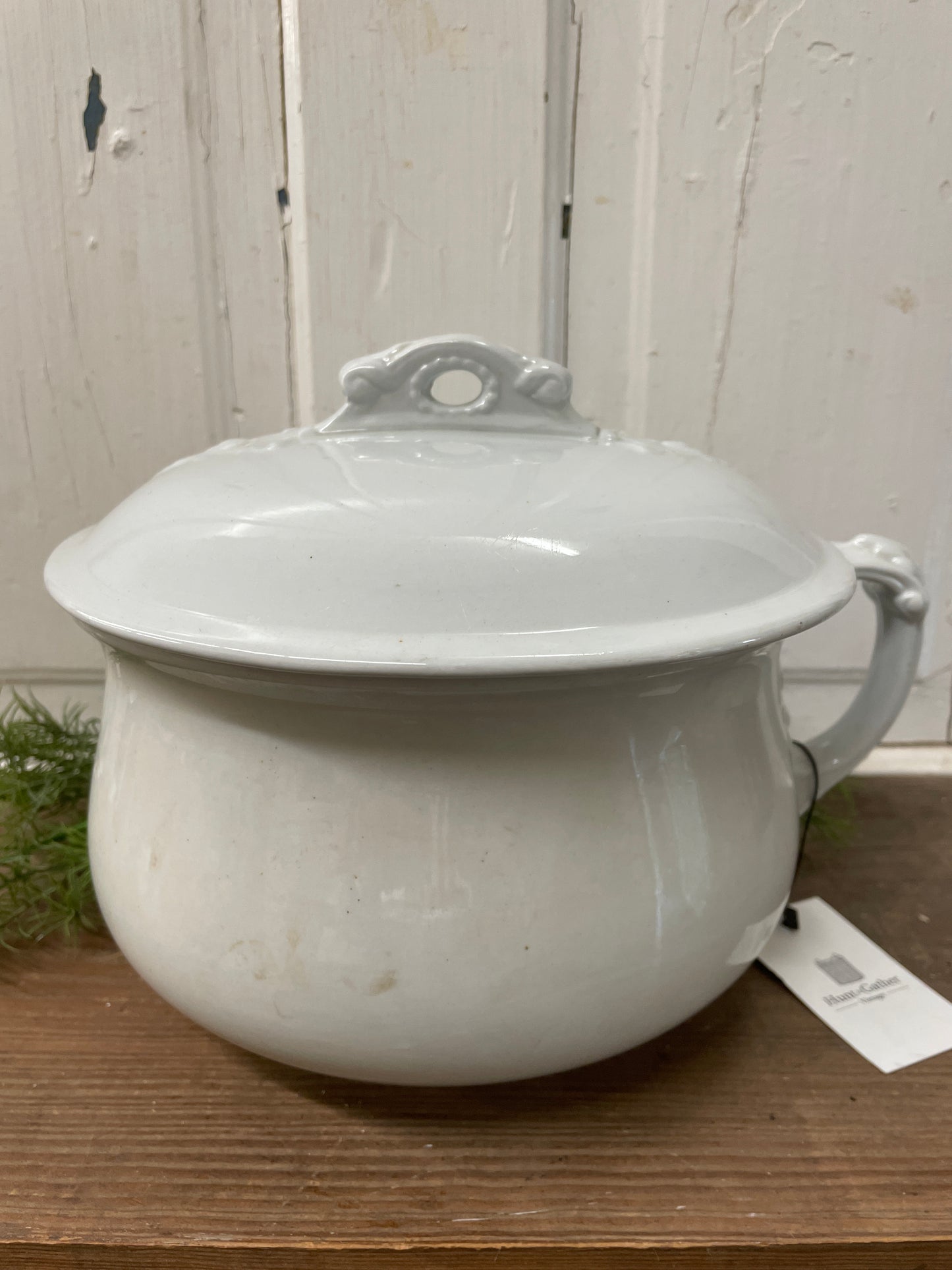 IRONSTONE CHAMBER POT W/LID