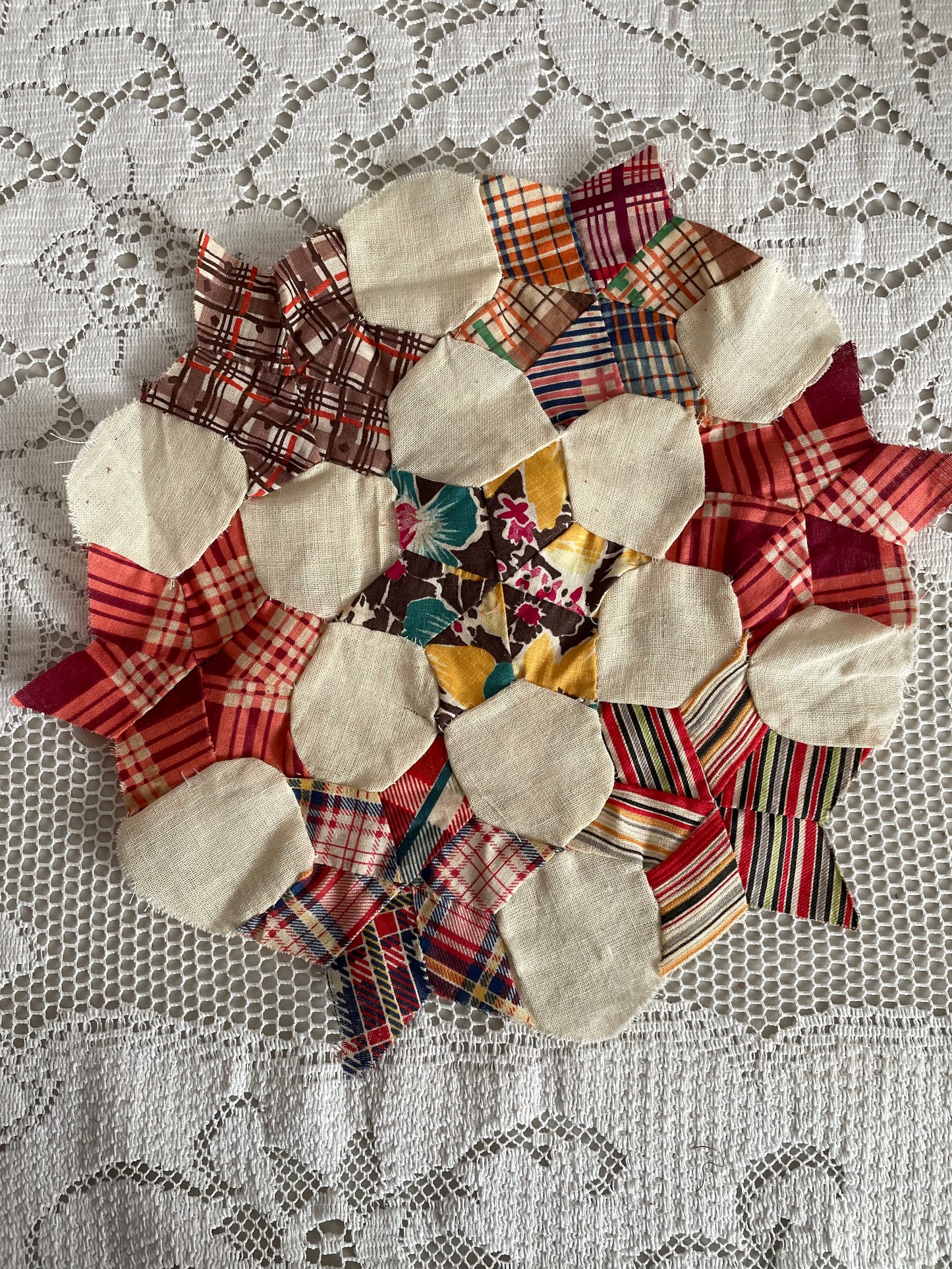 QUILT BLOCK - BROKEN DISHES