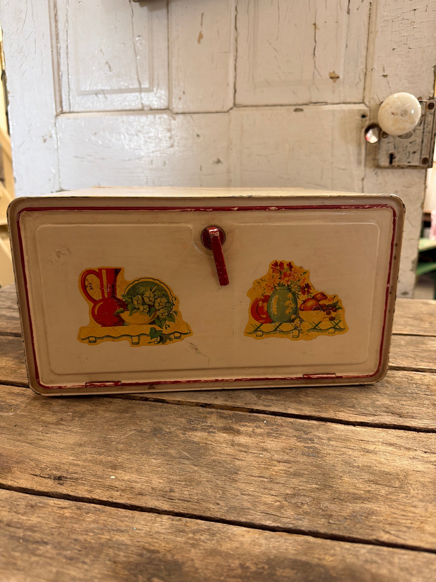 ￼BREAD BOX