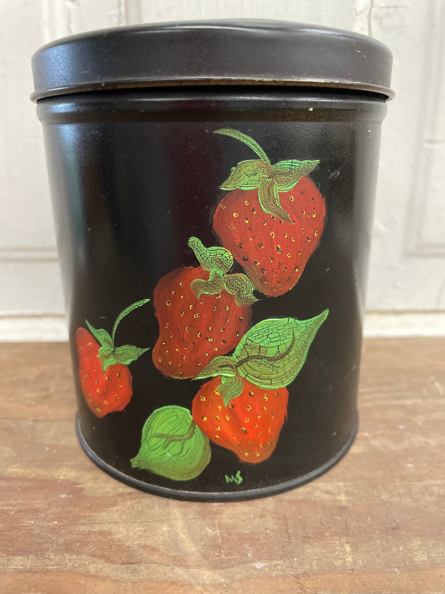 STRAWBERRY CANISTER