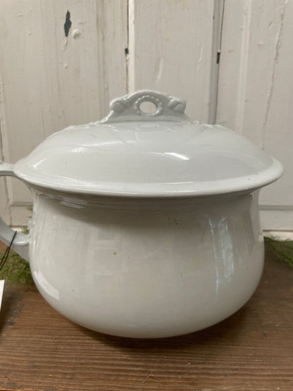 IRONSTONE CHAMBER POT W/LID