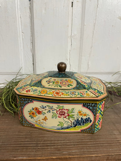 BISCUIT OR TEA TIN WITH LID