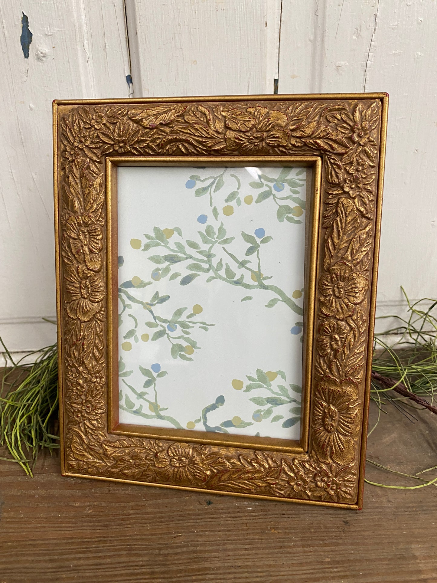 GOLD FLORAL FRAME