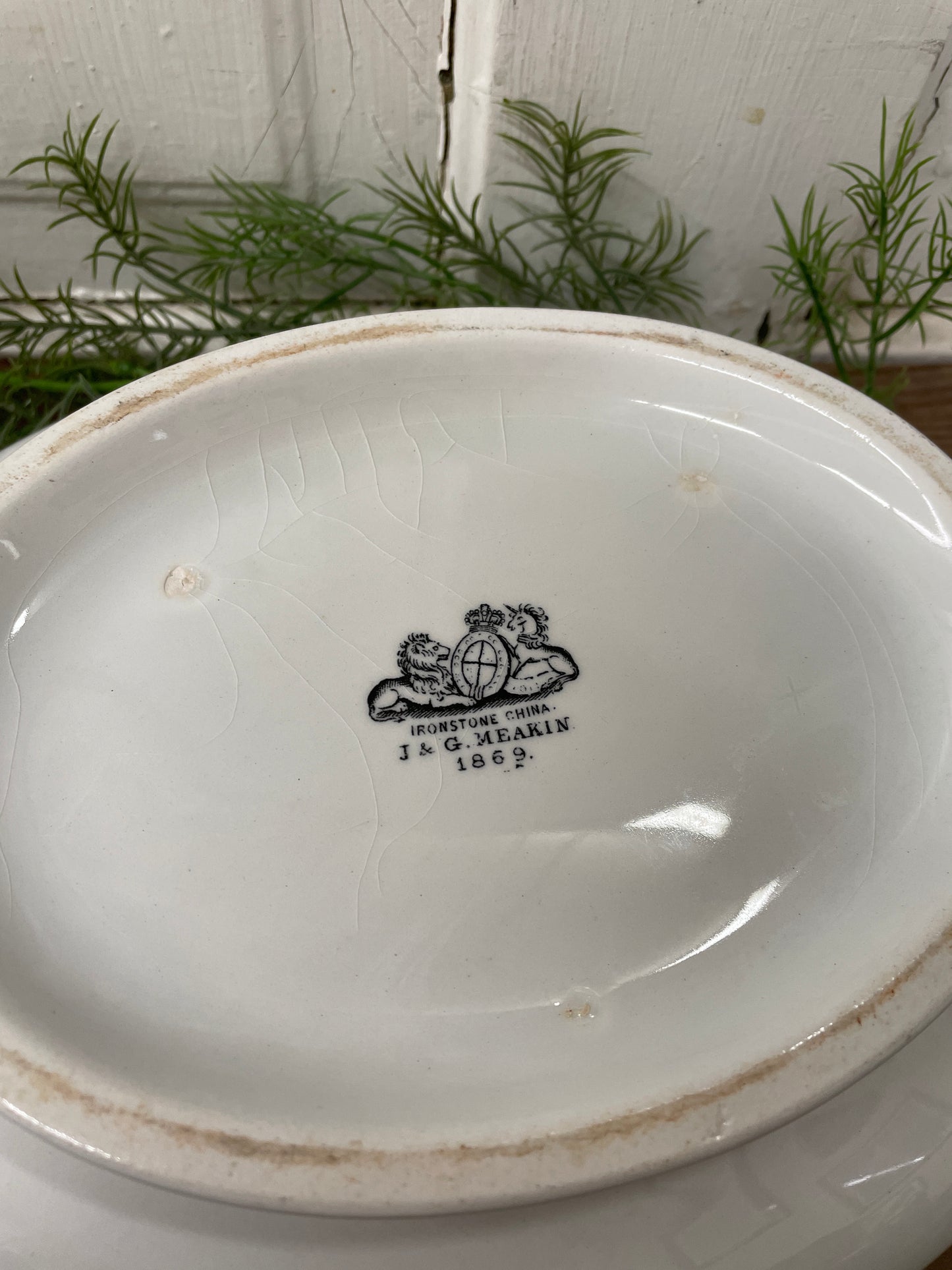 IRONSTONE COVERED DISH MEAKIN