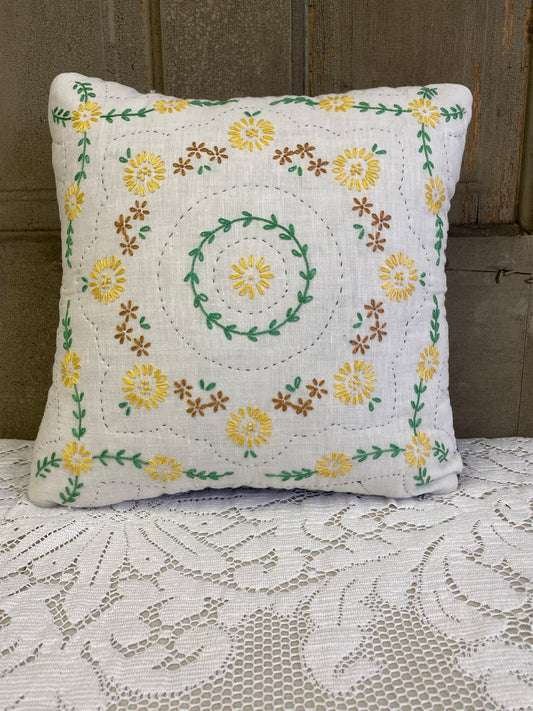 CIRCLE EMBROIDERED PILLOW