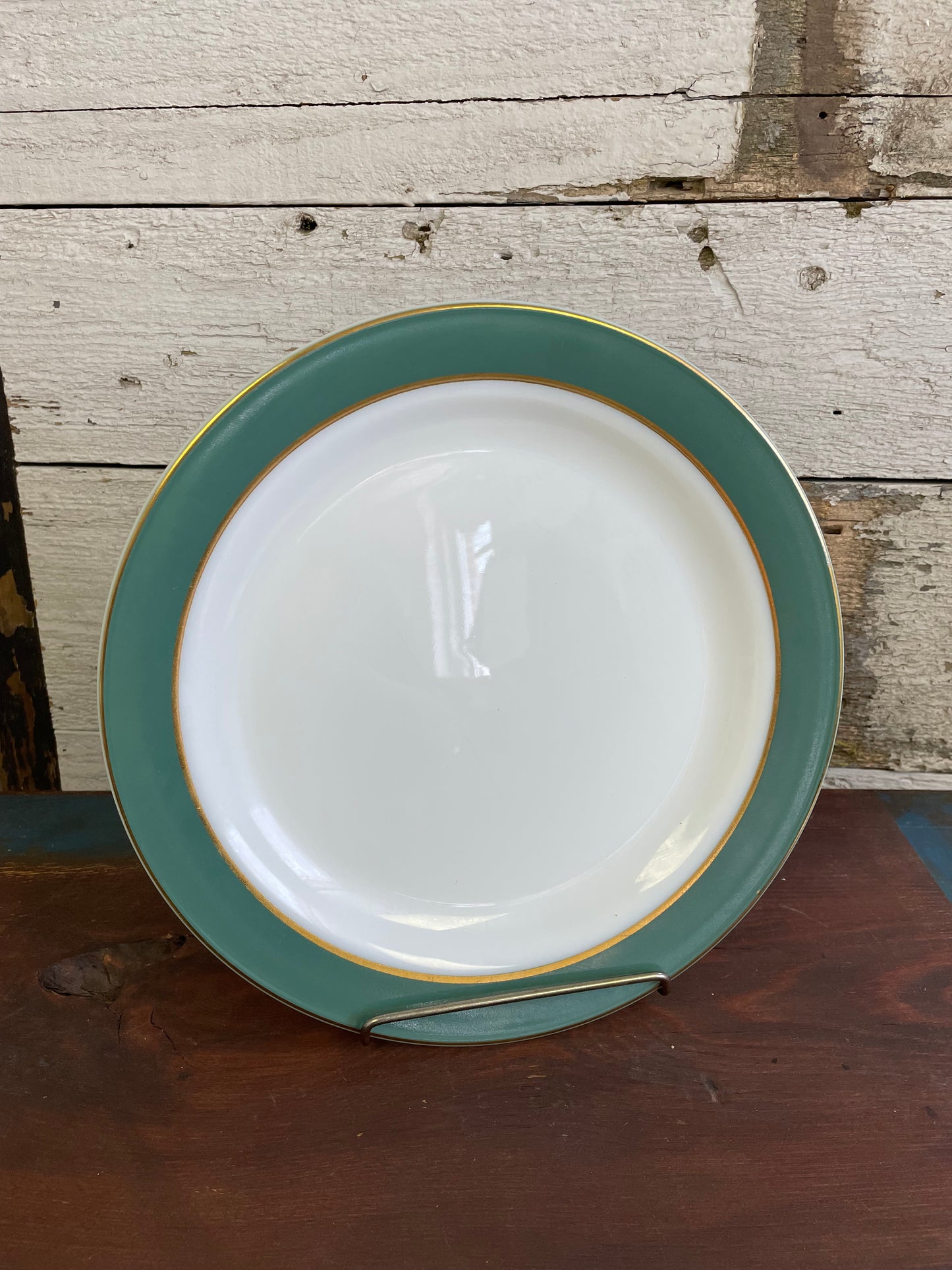 PYREX REGENCY GREEN MILK GLASS PLATE