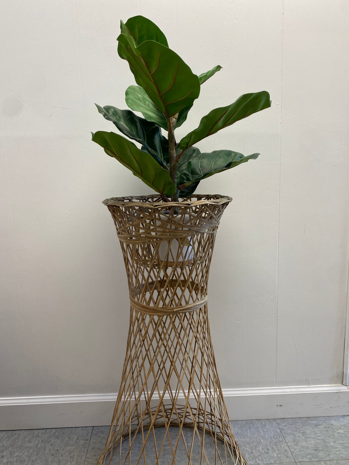 TALL PLANT HOLDER