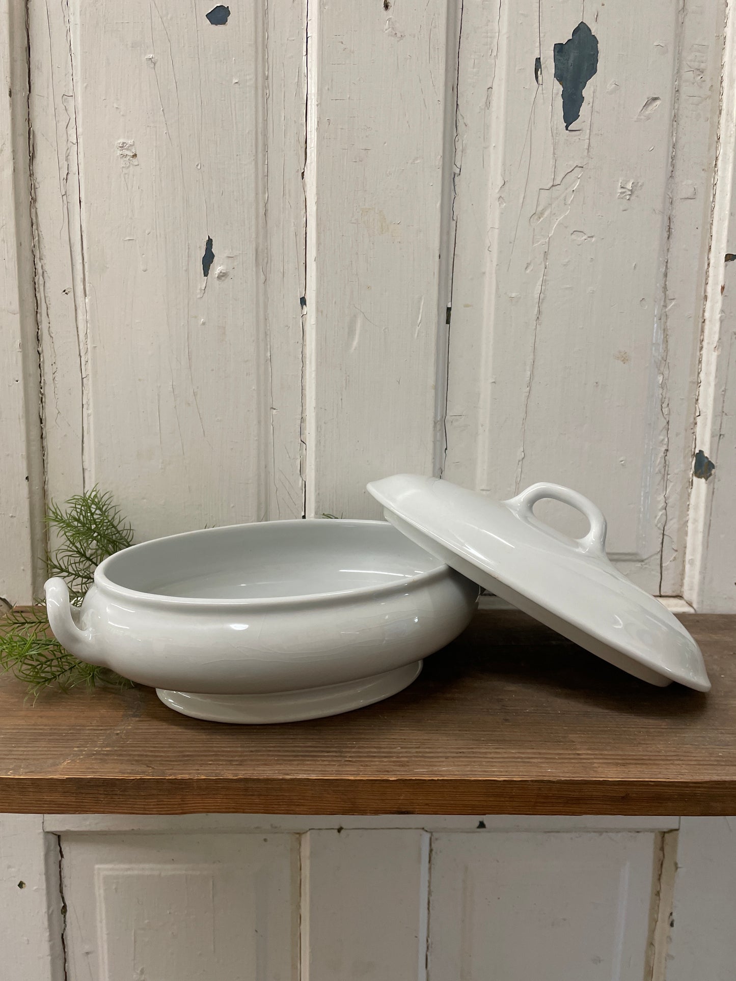 IRONSTONE COVERED DISH MEAKIN