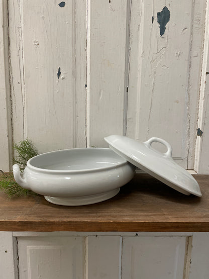 IRONSTONE COVERED DISH MEAKIN