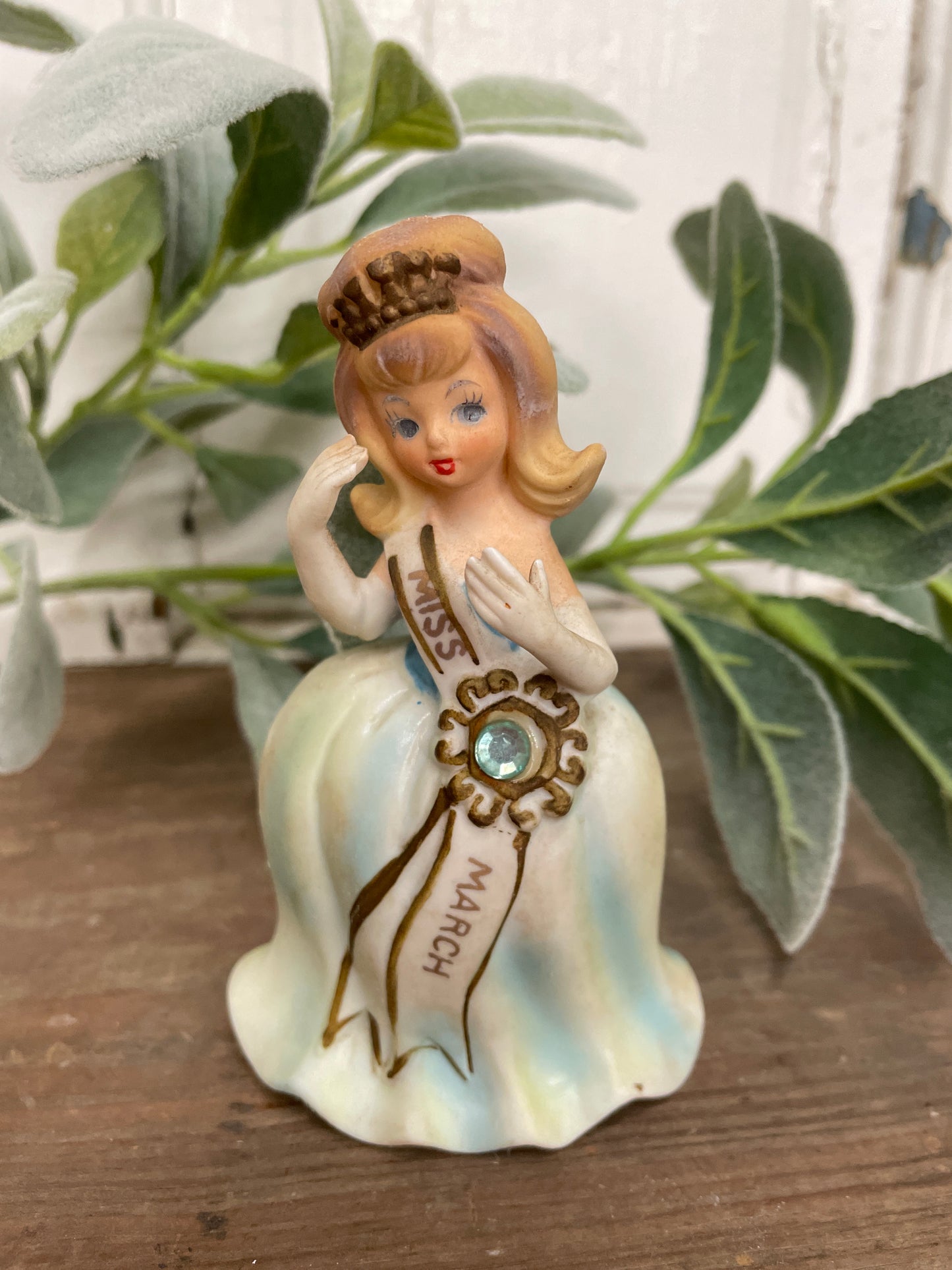 MISS MARCH FIGURE LEFTON