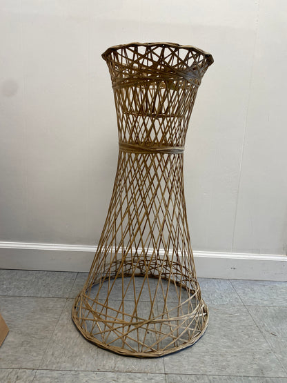 TALL PLANT HOLDER