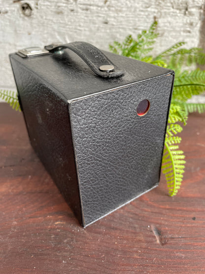 VINTAGE BROWNIE CAMERA